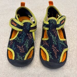 Oshkosh kids swim shoes shark size 9 washable Sandles play summer boys